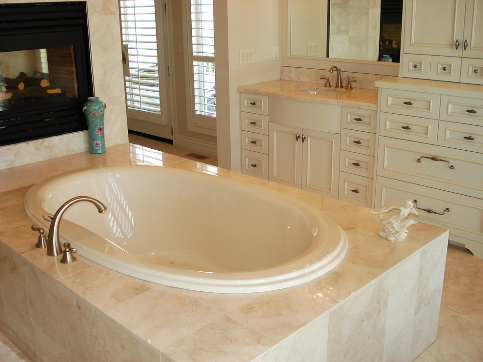 Granite/Quartz Bathrooms Traditional Bathroom Vancouver by