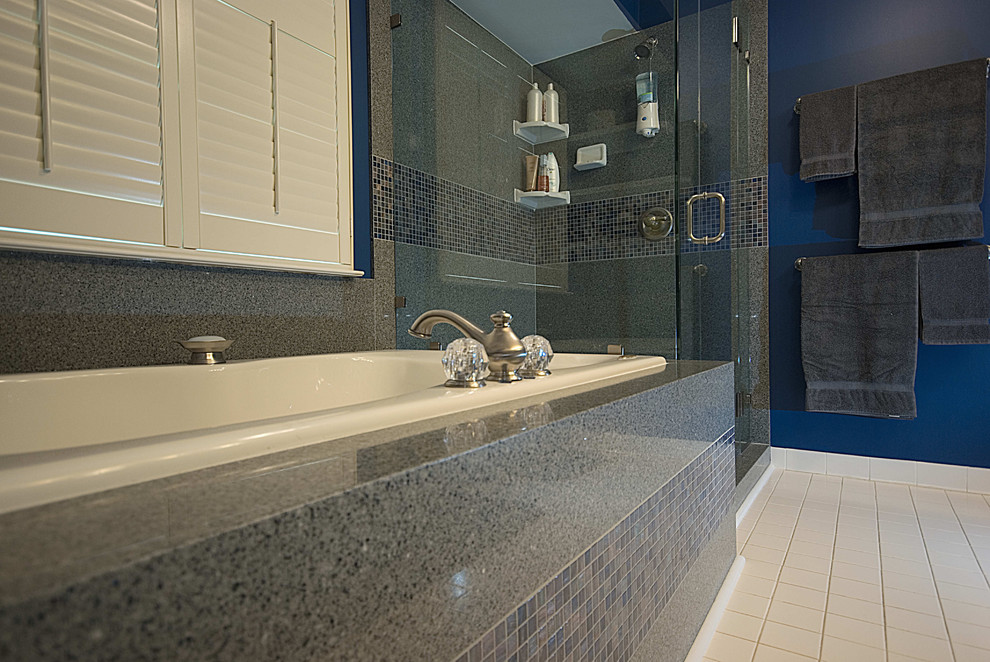 This is an example of a contemporary bathroom in St Louis.