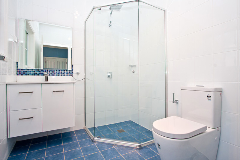 Photo of a contemporary bathroom in Sydney.