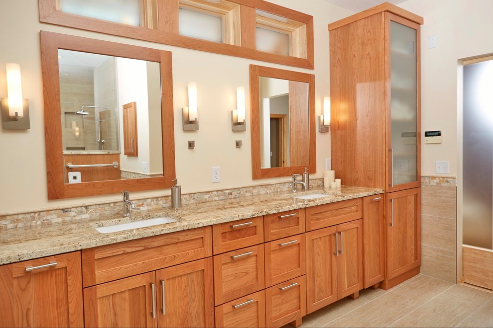 Large traditional bathroom in Minneapolis.