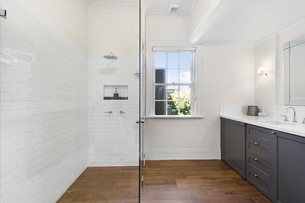 This is an example of a farmhouse bathroom in Wollongong.