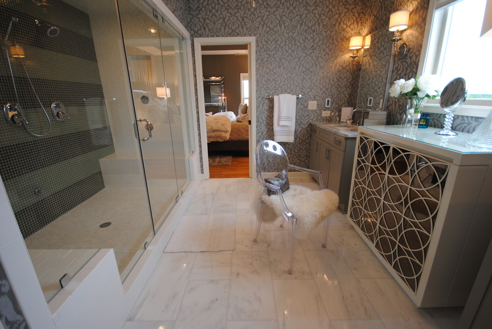 Свежая идея для дизайна: главная ванная комната в стиле неоклассика (современная классика) - отличное фото интерьера