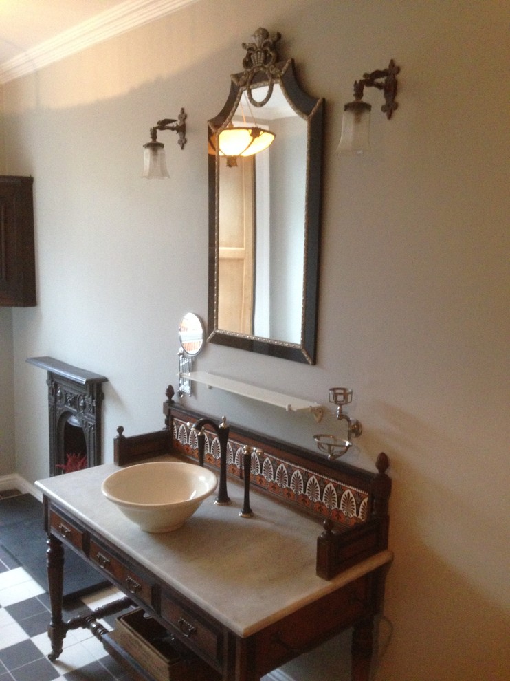 This is an example of a traditional bathroom in Edinburgh.