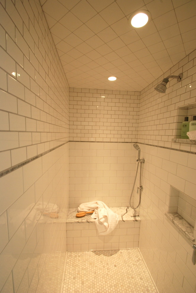 Photo of a traditional bathroom in Seattle.