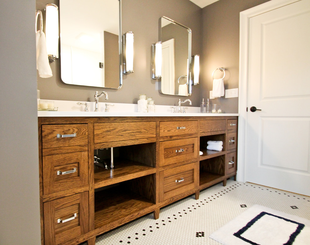 Foto di una stanza da bagno country di medie dimensioni con ante lisce, ante in legno bruno, pareti marroni, pavimento con piastrelle a mosaico, lavabo sottopiano, top piastrellato, pavimento bianco e top bianco