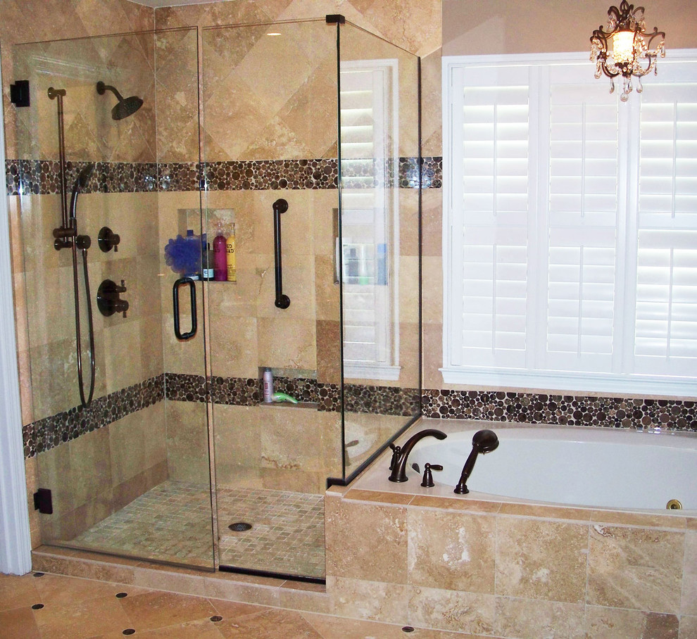 Источник вдохновения для домашнего уюта: большая главная ванная комната в современном стиле с накладной ванной, угловым душем и бежевыми стенами