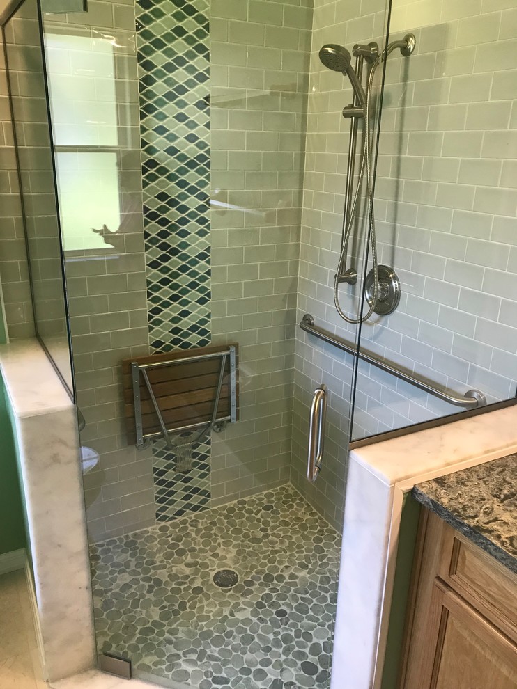 Bathroom - mid-sized modern bathroom idea in Tampa