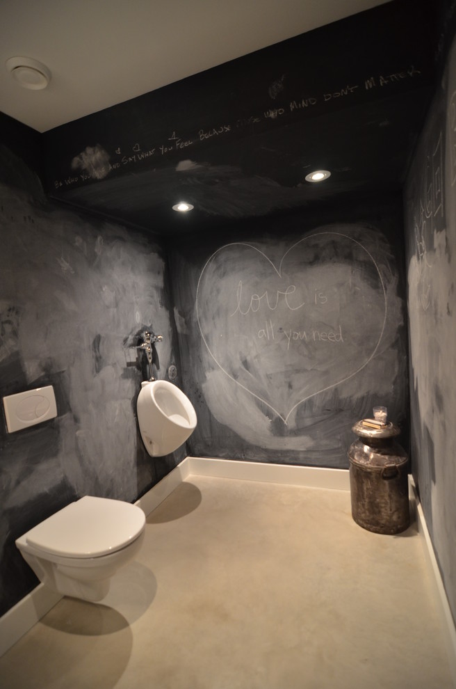 Inspiration för ett funkis badrum, med cementkakel och ett urinoar