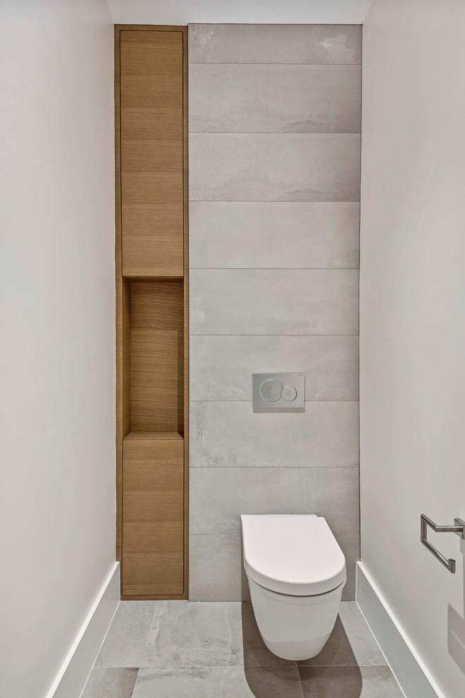 Esempio di una stanza da bagno minimalista con doccia ad angolo e top marrone