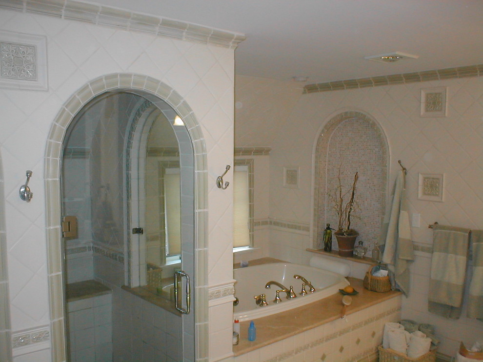 Immagine di una stanza da bagno tradizionale
