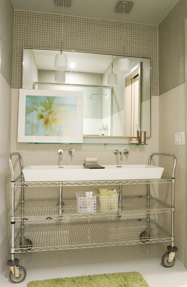 Modernes Badezimmer mit Aufsatzwaschbecken in New York