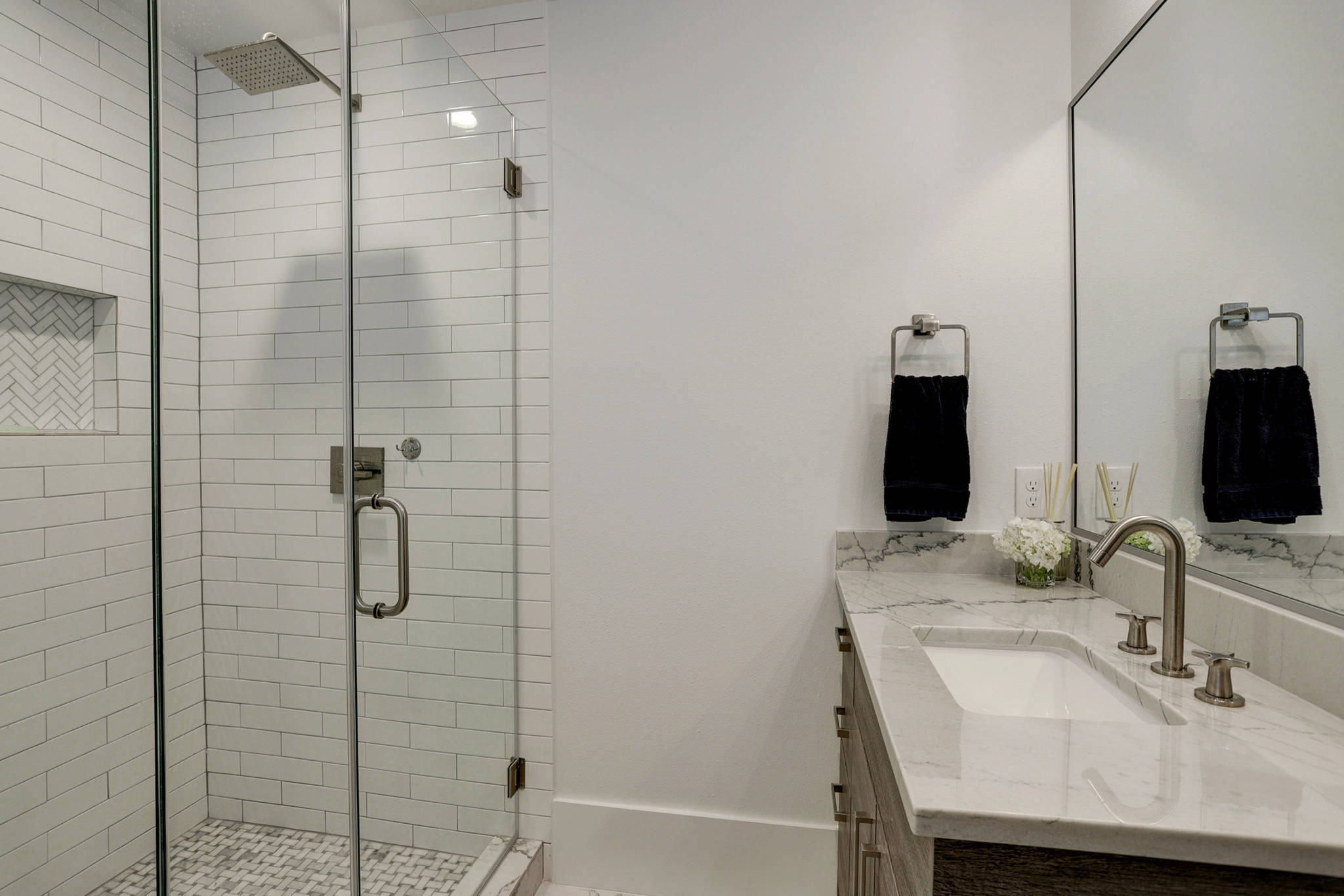 Grennoch Transitional Bathroom Houston By Ashwood Designs And Custom Homes Houzz