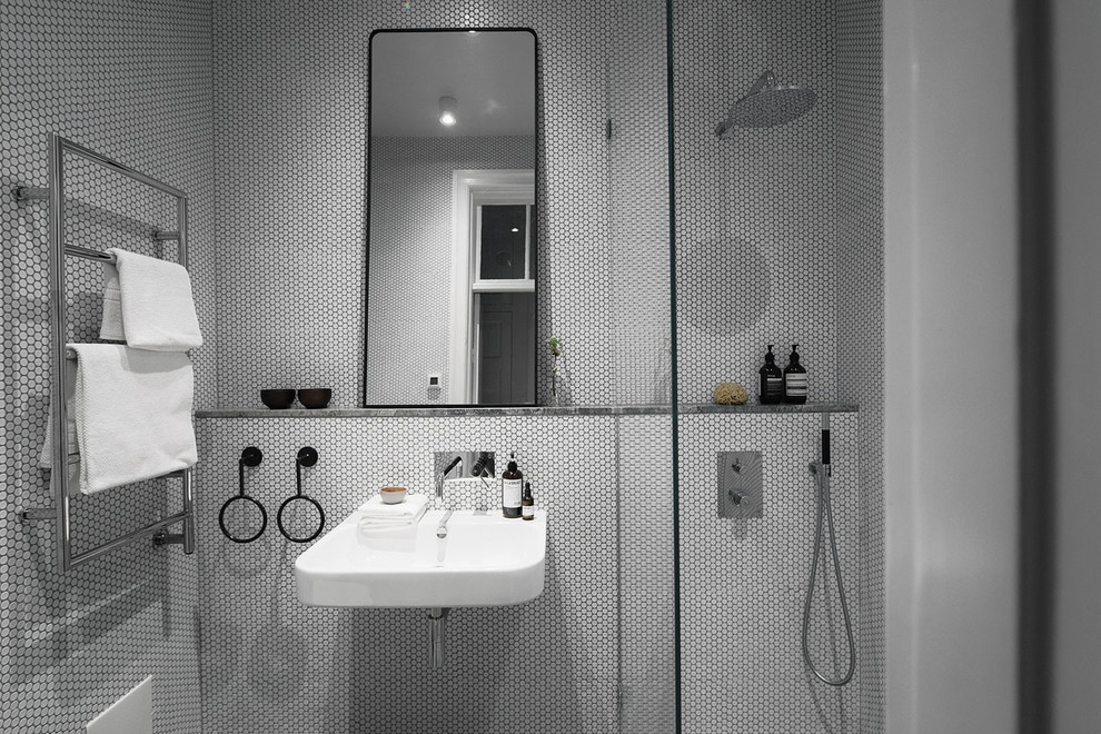 Modernes Badezimmer in Stockholm