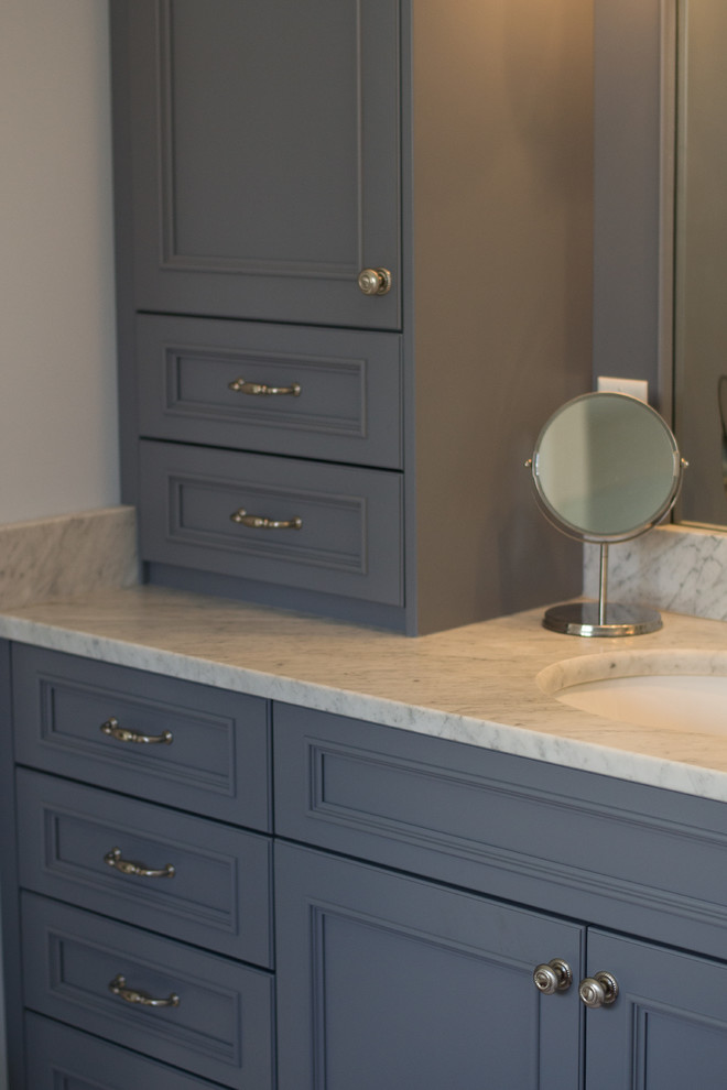 Inspiration for a classic ensuite bathroom in Wilmington with grey cabinets.