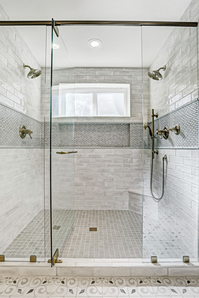 Mid-sized transitional master gray tile and porcelain tile gray floor, porcelain tile and double-sink bathroom photo in Austin with a niche, shaker cabinets, white cabinets, a one-piece toilet, gray walls, an undermount sink, quartz countertops, a hinged shower door and white countertops