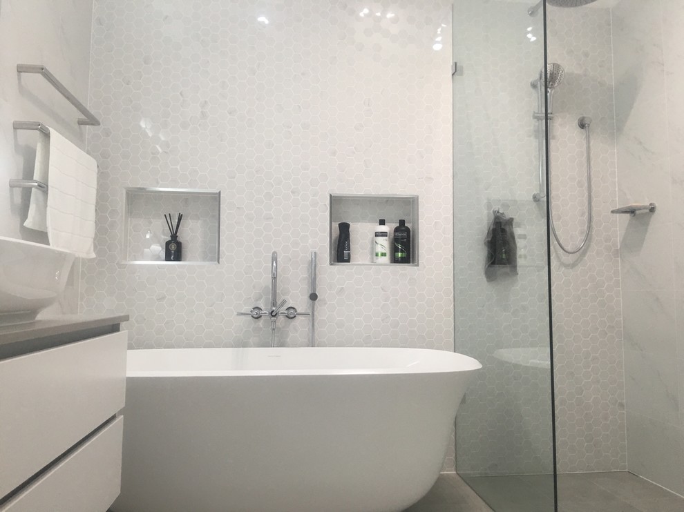 This is an example of a medium sized contemporary bathroom in Melbourne.