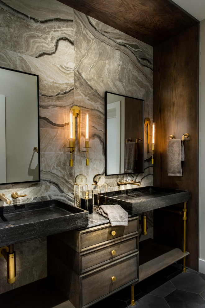 Стильный дизайн: ванная комната среднего размера в стиле модернизм с коричневой плиткой, керамогранитной плиткой, мраморным полом, черным полом, тумбой под две раковины и напольной тумбой - последний тренд