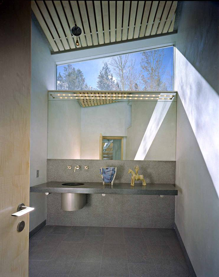 Стильный дизайн: ванная комната среднего размера в современном стиле с открытыми фасадами, серыми фасадами, душевой кабиной, тумбой под одну раковину и подвесной тумбой - последний тренд