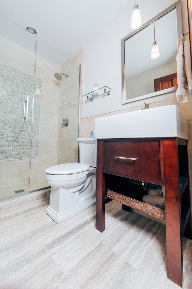 Cette photo montre une petite salle de bain chic en bois brun avec un placard en trompe-l'oeil, WC séparés, un carrelage beige, mosaïque, un mur beige, un sol en travertin, une grande vasque et un plan de toilette en surface solide.