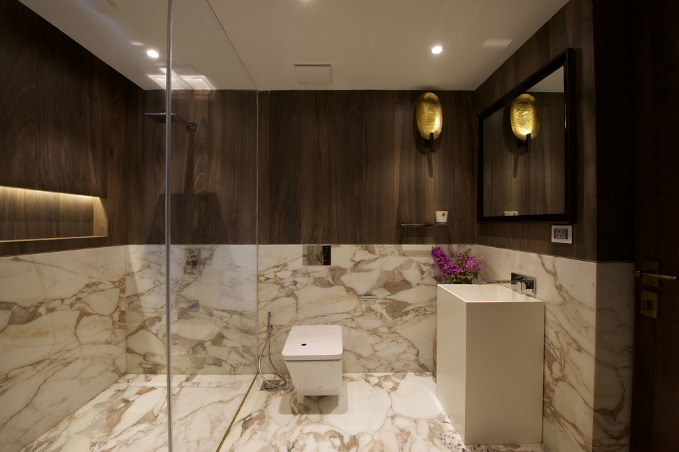 プネーにあるコンテンポラリースタイルのおしゃれな浴室の写真