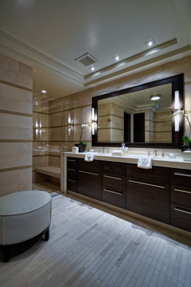 ラスベガスにあるコンテンポラリースタイルのおしゃれな浴室 (ベッセル式洗面器) の写真