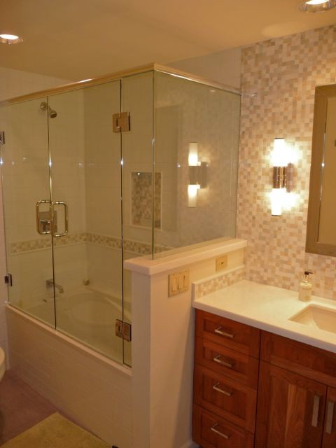デンバーにあるコンテンポラリースタイルのおしゃれな浴室の写真