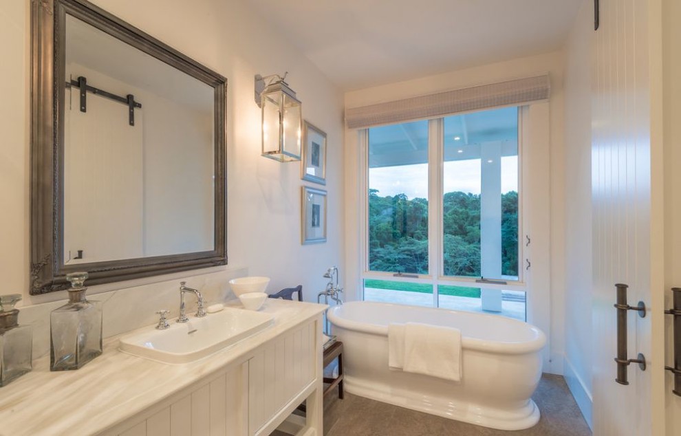 Inspiration for a transitional bathroom remodel in Sunshine Coast