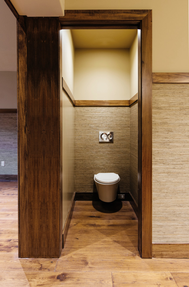 На фото: главная ванная комната в стиле модернизм с фасадами островного типа, фасадами цвета дерева среднего тона, японской ванной, душем над ванной, инсталляцией, серой плиткой, галечной плиткой, серыми стенами, паркетным полом среднего тона, настольной раковиной, мраморной столешницей, коричневым полом, душем с распашными дверями, желтой столешницей, нишей, тумбой под две раковины, встроенной тумбой и панелями на стенах