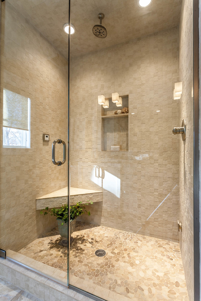 На фото: ванная комната в стиле неоклассика (современная классика) с двойным душем, бежевой плиткой, плиткой мозаикой и полом из галечной плитки