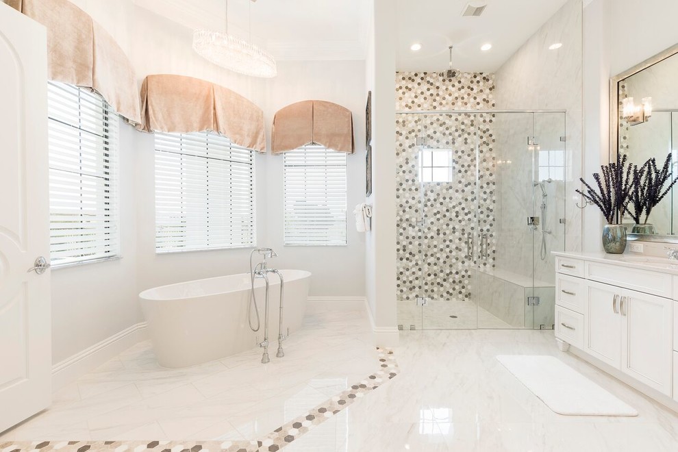 オーランドにあるトランジショナルスタイルのおしゃれな浴室の写真