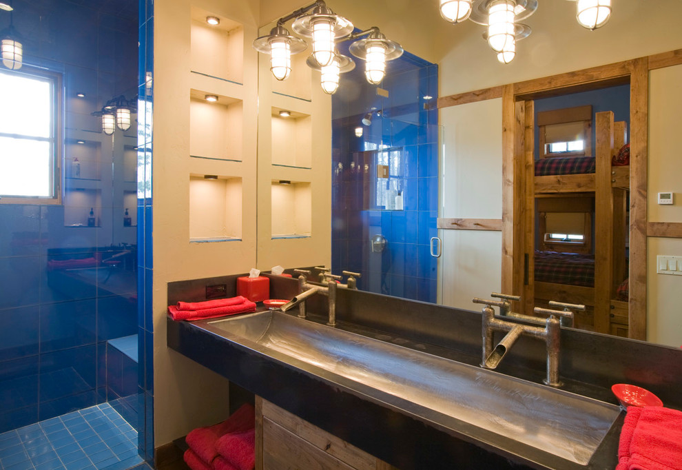Immagine di una stanza da bagno per bambini chic con lavabo rettangolare, top in cemento, doccia alcova, piastrelle blu, piastrelle in gres porcellanato e pavimento con piastrelle in ceramica