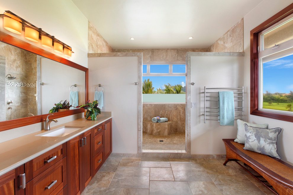 Esempio di una stanza da bagno design con ante in stile shaker, ante in legno scuro e top in quarzite