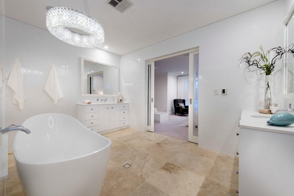 Immagine di una grande stanza da bagno padronale minimal