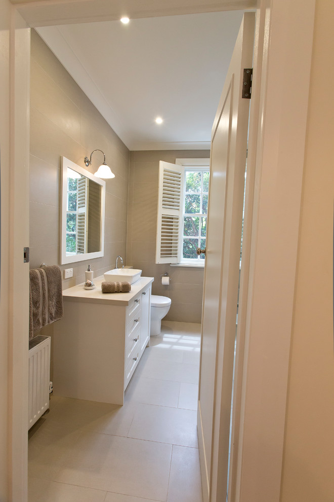 Example of a transitional bathroom design in Melbourne