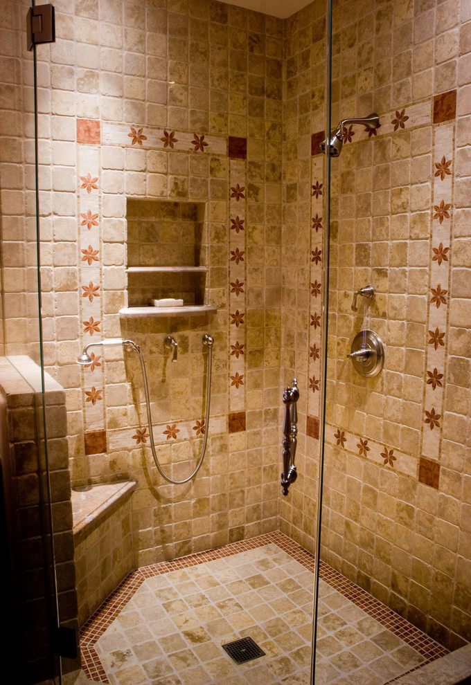 Ispirazione per una stanza da bagno chic con doccia ad angolo