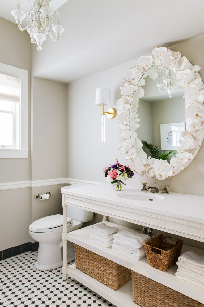 Inspiration för ett vintage vit vitt badrum, med öppna hyllor, vita skåp, grå väggar, mosaikgolv och ett undermonterad handfat
