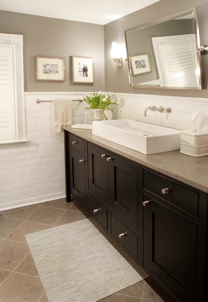 Example of a classic bathroom design in New York with a vessel sink
