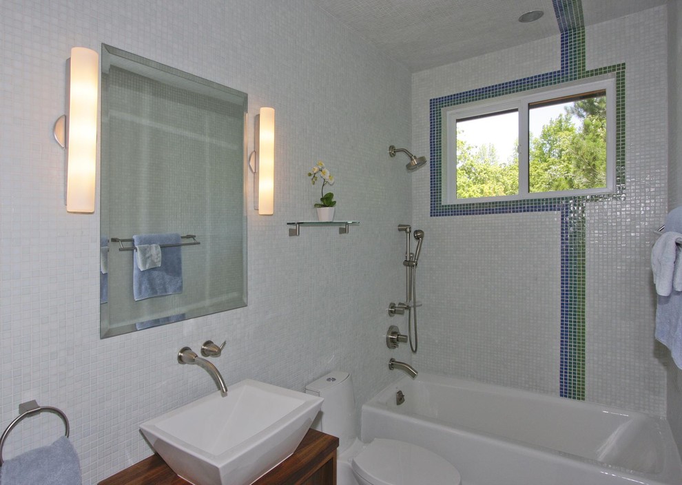 Example of a trendy bathroom design in San Francisco