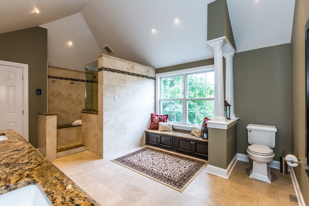 Idéer för stora funkis beige en-suite badrum, med en öppen dusch, beige kakel, keramikplattor, gröna väggar, klinkergolv i keramik, ett undermonterad handfat, granitbänkskiva, beiget golv och med dusch som är öppen