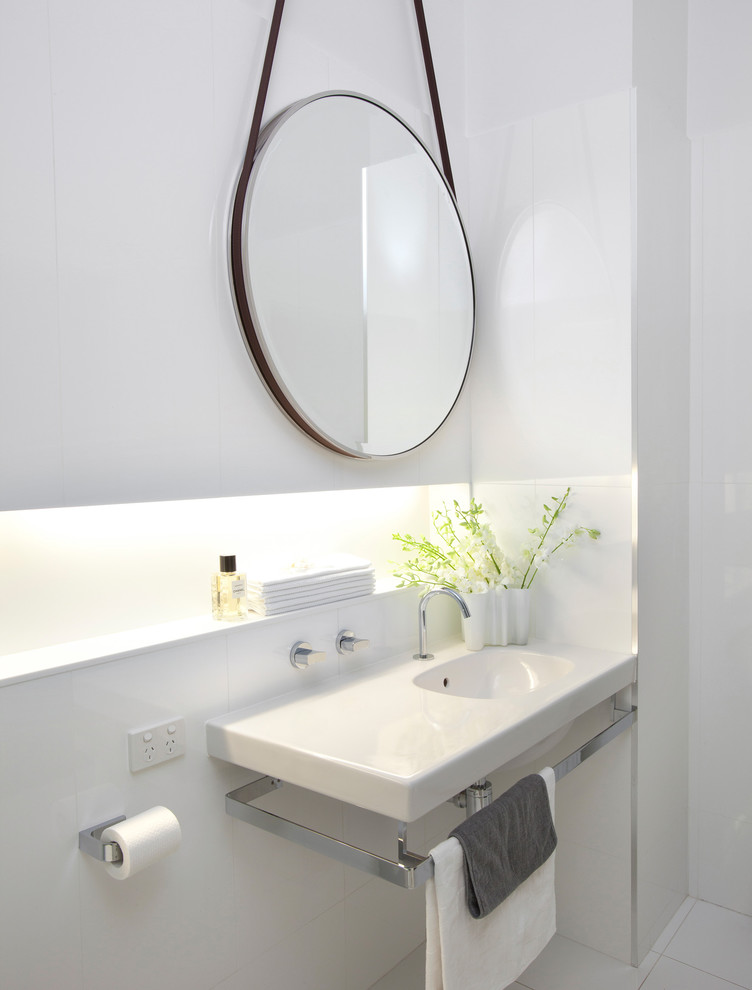 Inspiration för moderna badrum, med ett väggmonterat handfat