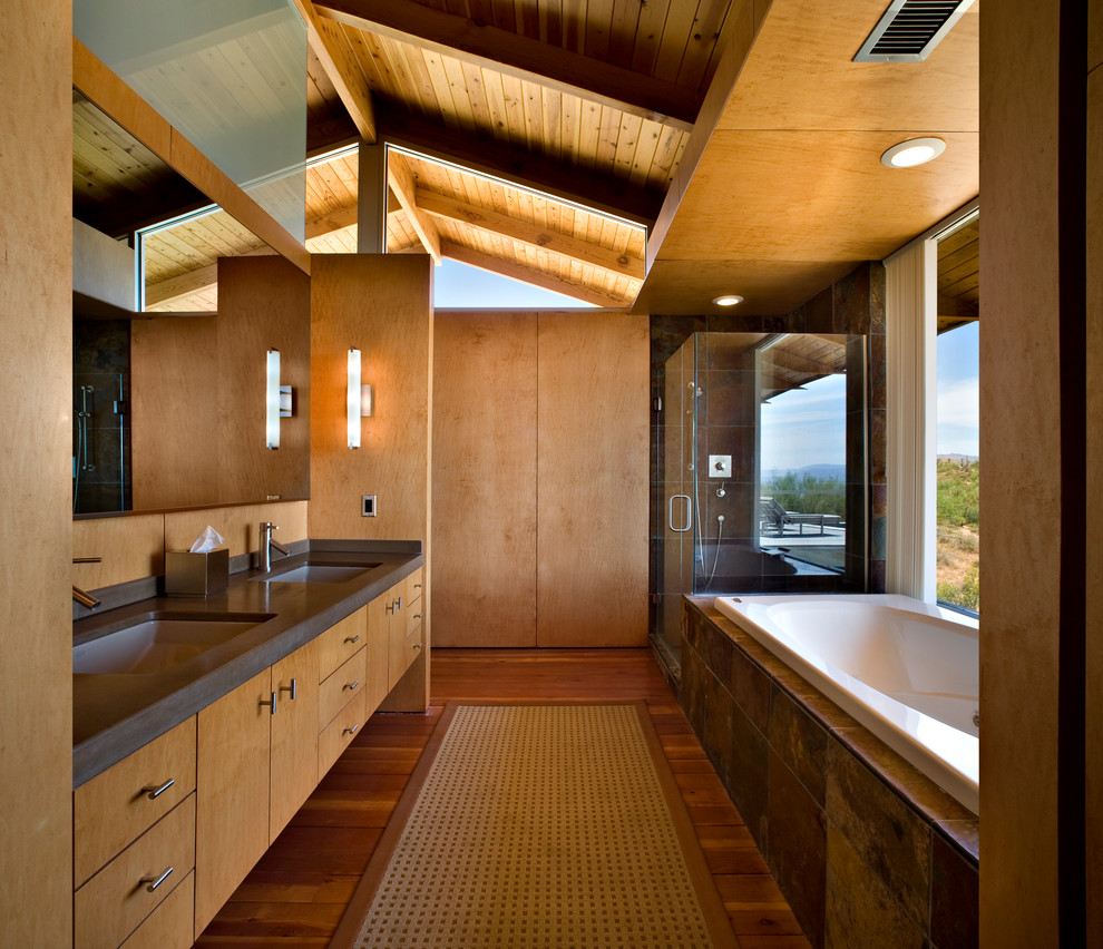 Foto di una stanza da bagno design con piastrelle in pietra
