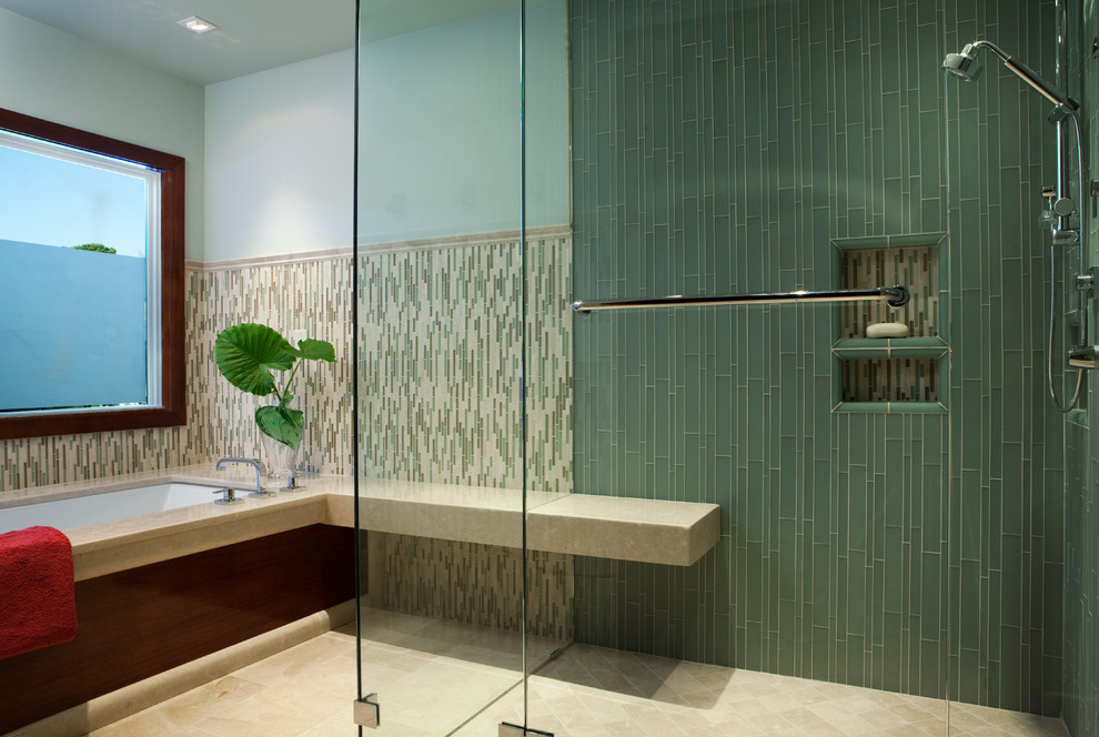 ウィルミントンにあるコンテンポラリースタイルのおしゃれな浴室 (オープン型シャワー) の写真