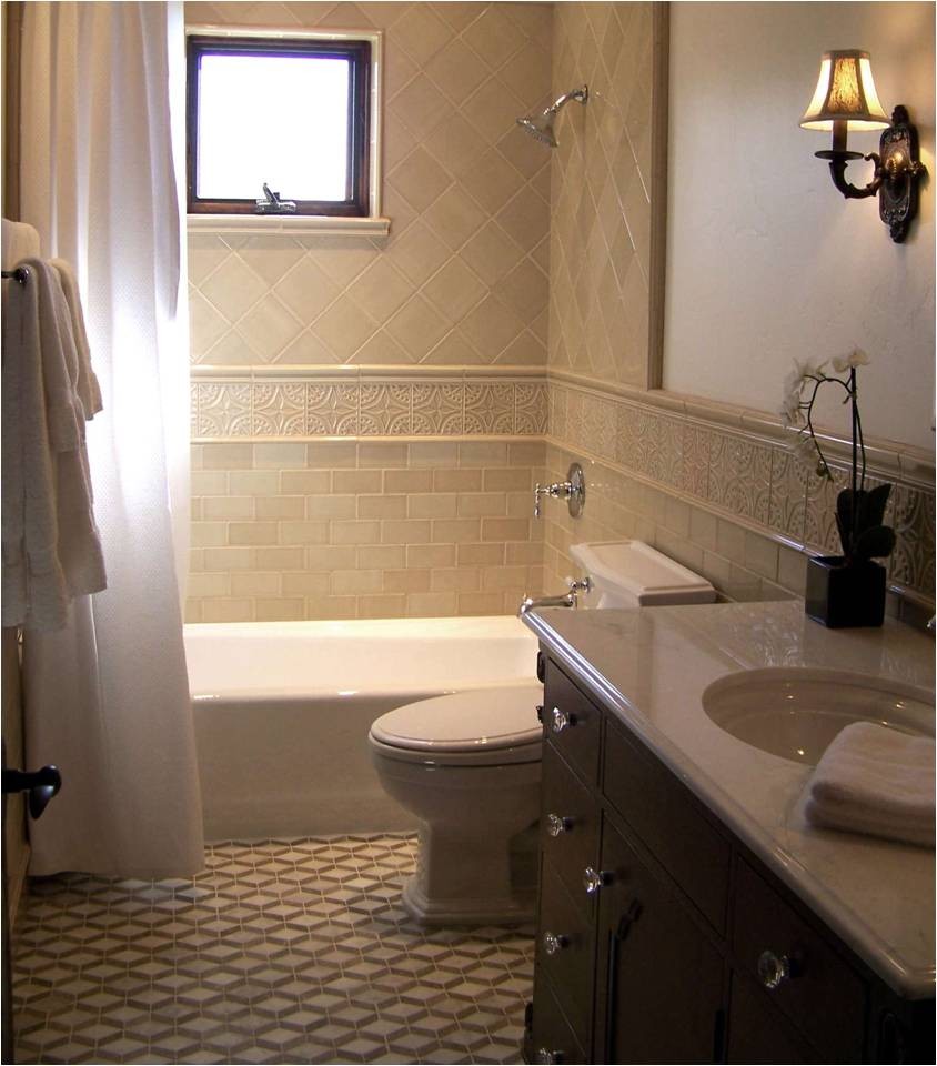 Example of a classic bathroom design in San Diego