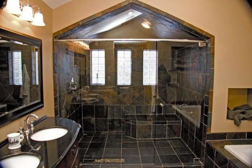 Cette photo montre une grande douche en alcôve principale chic en bois brun avec du carrelage en ardoise, un lavabo encastré, une cabine de douche à porte battante et un mur beige.