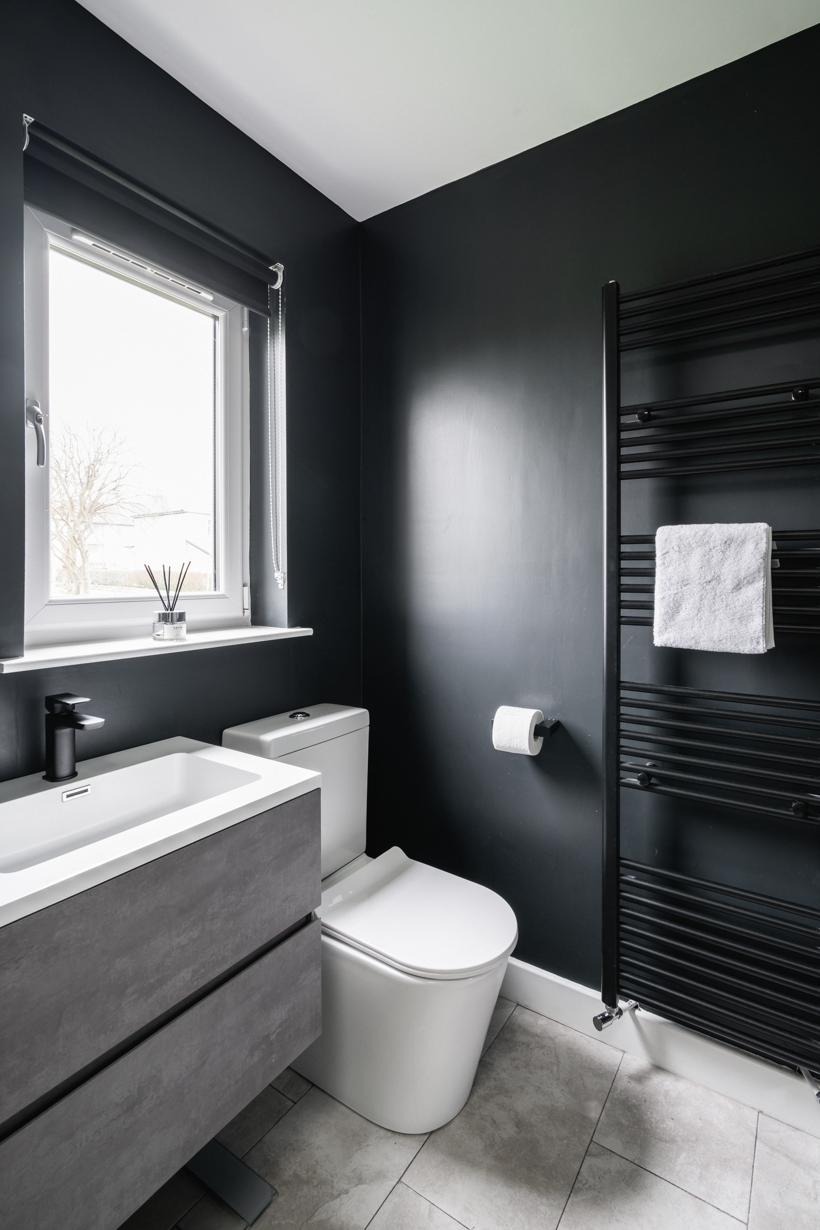 75 Beautiful Bathroom With Black Walls Ideas And Designs - January 2022 | Houzz Uk