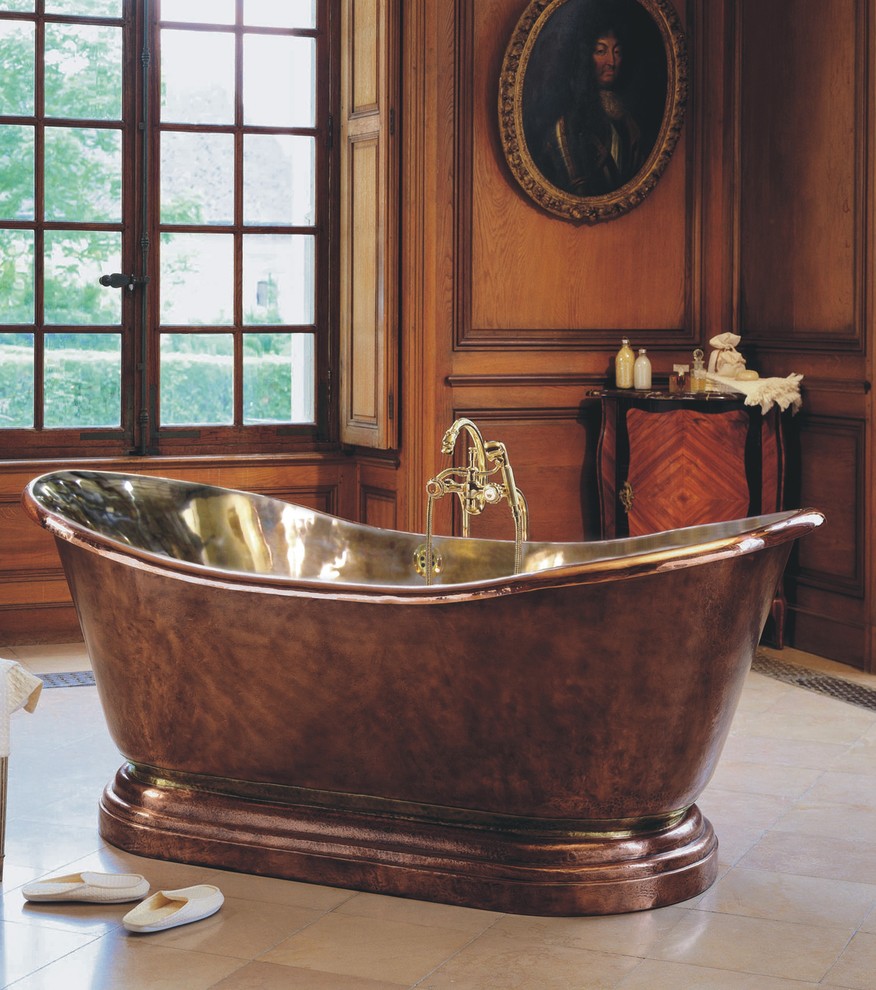Exemple d'une grande salle de bain principale chic en bois brun avec une baignoire indépendante, un placard en trompe-l'oeil et un sol en marbre.