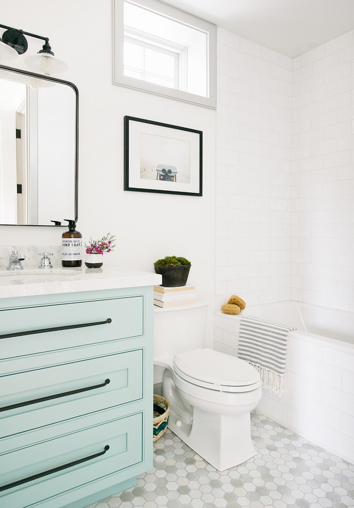 This is an example of a nautical bathroom in Los Angeles.