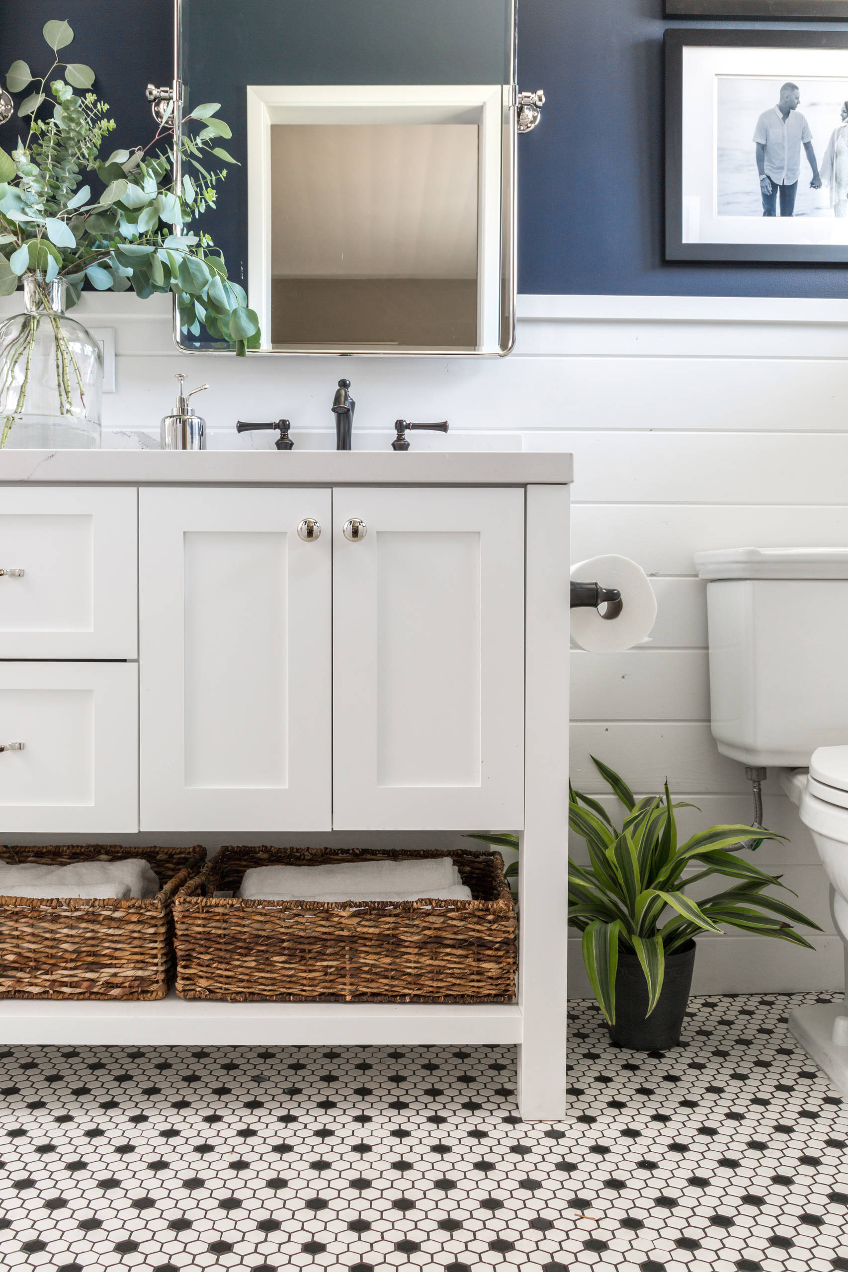 Hgtv Bathrooms Farmhouse Bathroom Los Angeles By Soko Interior Design Houzz