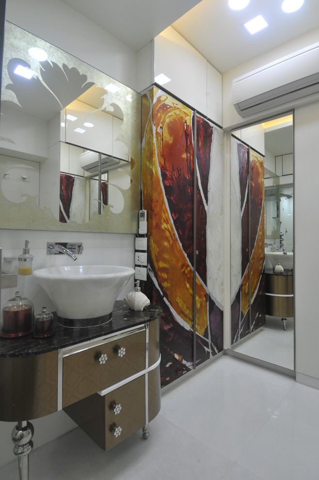 Inspiration for a contemporary bathroom in Mumbai.