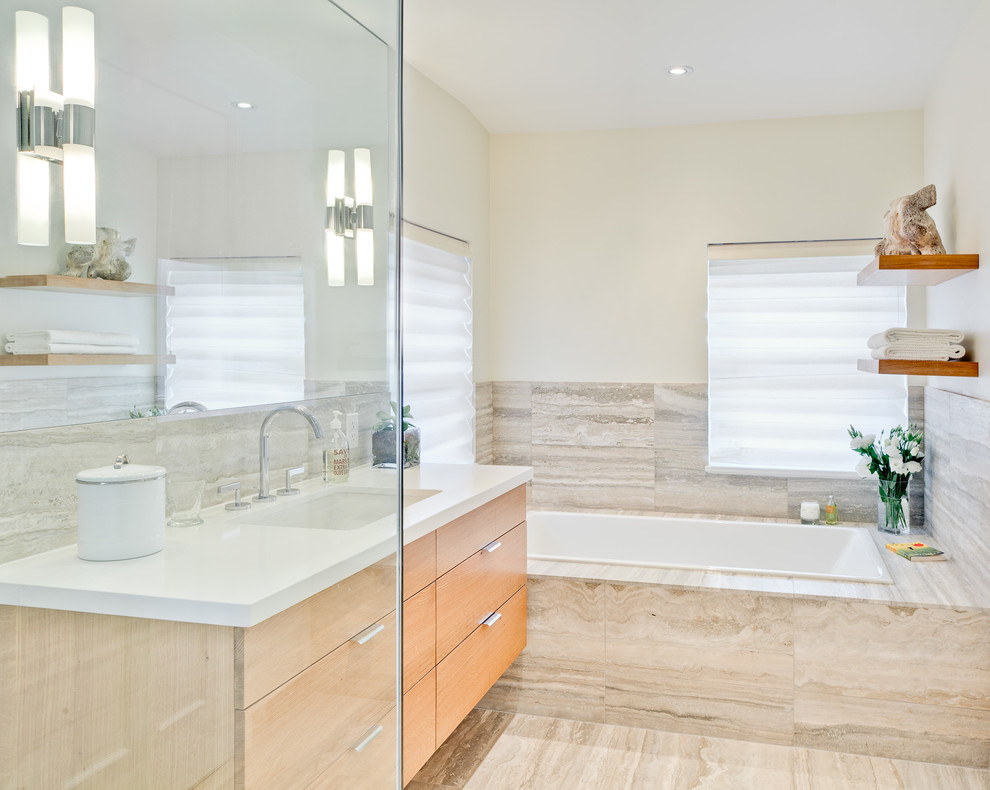 Inspiration pour une salle de bain principale design avec un lavabo encastré, une baignoire posée, une douche d'angle, un mur beige et un sol en marbre.